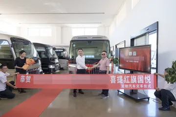 红旗国悦10座真实交车照片