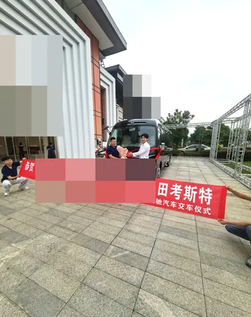 丰田柯斯达12座真实交车照片