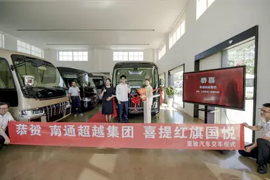 红旗国悦13座真实交车照片